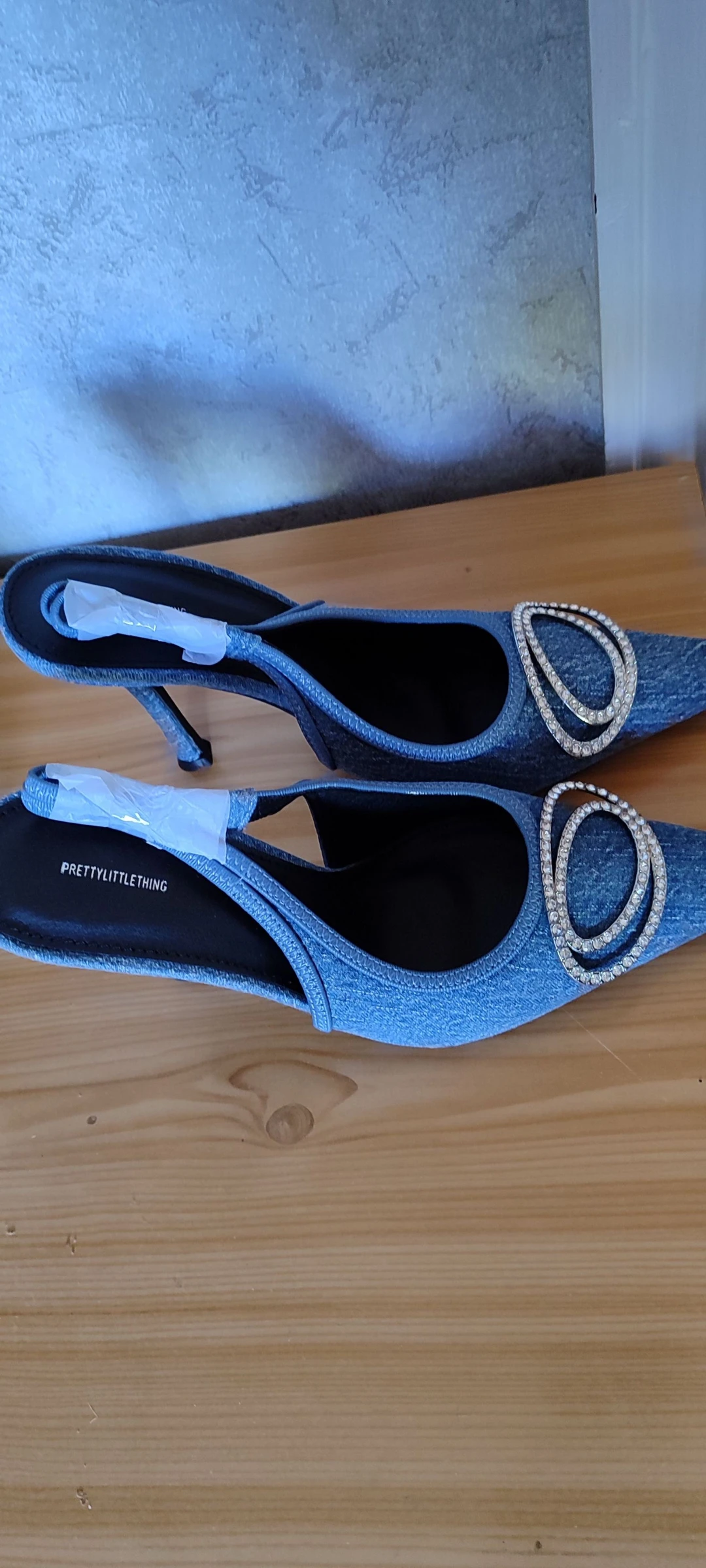 Escarpins / mules en jean PrettyLittleThing avec boucle strass - Talons hauts